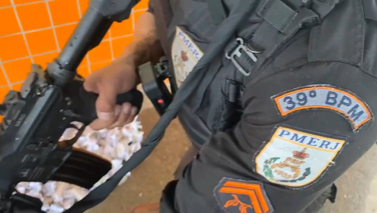 Disque Denúncia ajuda a polícia na prisão de traficante e apreensão de drogas em Belford Roxo